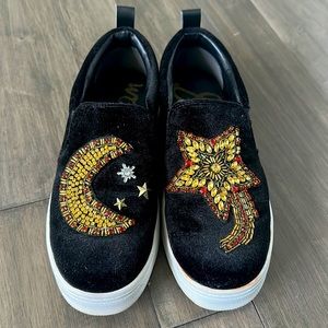 Sam Edelman Leila 2 Women’s Stars And Moon Embellished Black Sneaker